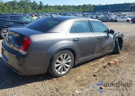 2017 Chrysler 300 Limited Awd z USA, uszkodzony, nr VIN 2C3CCARG8HH512384